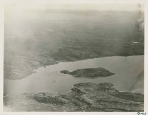 Image of Mistastin Lake, outlet (air photo)
